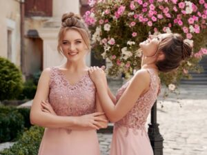 The Ultimate Guide to Gold Bridesmaids Dresses: Elegance and Glamour for Your Wedding