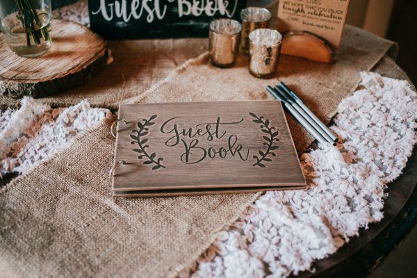 how to manage wedding guest list