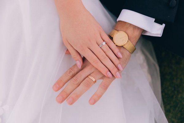 white gold vs yellow gold engagement ring