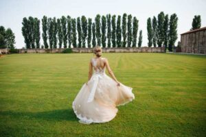 A-Line vs Ball Gown Wedding Dress: Key Differences in Shape and Fit