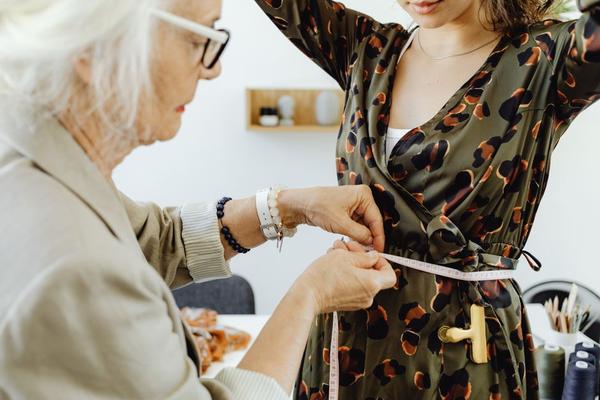 wedding dress alterations timeline