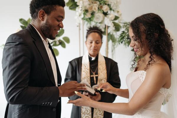 wedding officiant cost